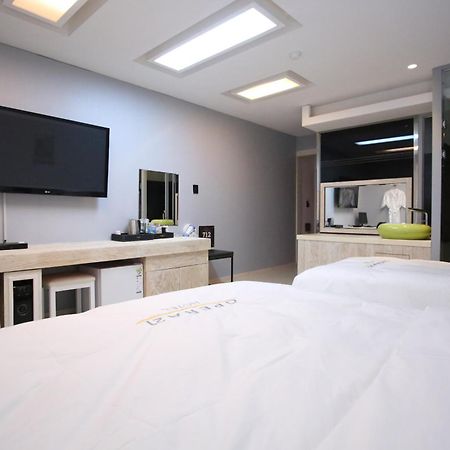 ג'אונג'ו Opera 21 Hotel מראה חיצוני תמונה