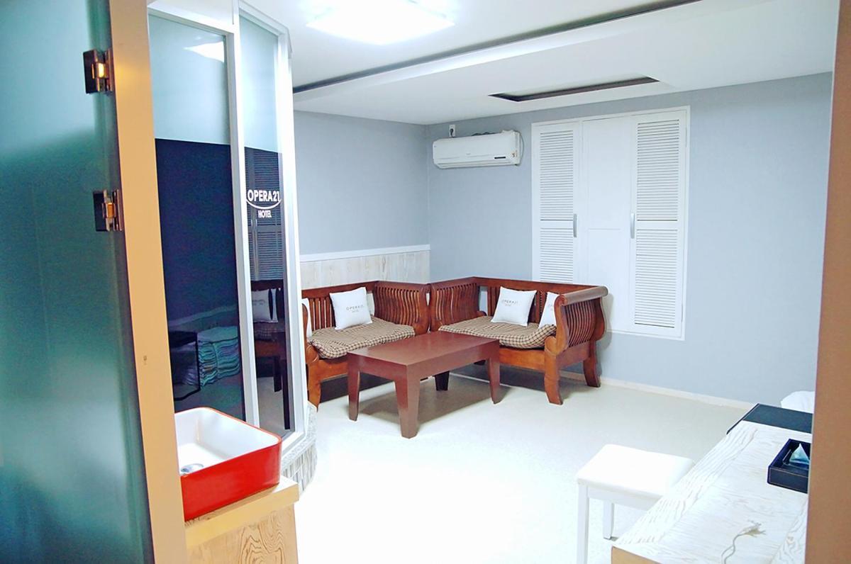 ג'אונג'ו Opera 21 Hotel מראה חיצוני תמונה