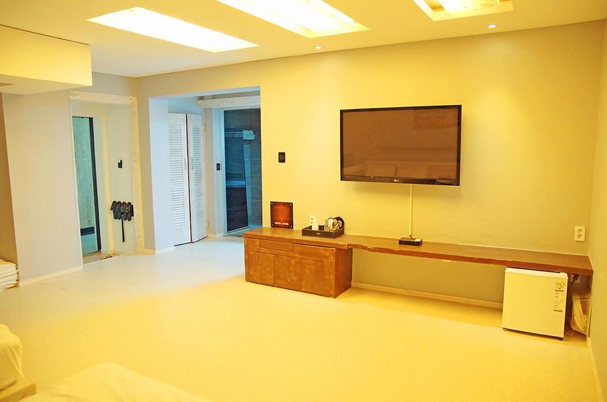 ג'אונג'ו Opera 21 Hotel מראה חיצוני תמונה
