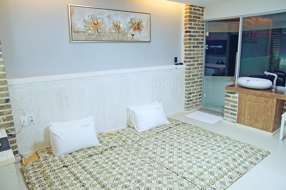 ג'אונג'ו Opera 21 Hotel מראה חיצוני תמונה