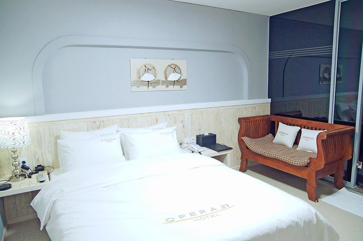 ג'אונג'ו Opera 21 Hotel מראה חיצוני תמונה