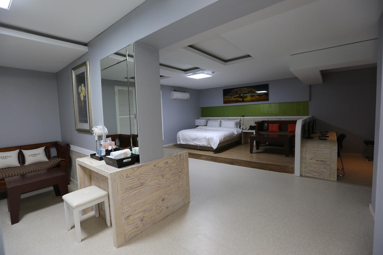ג'אונג'ו Opera 21 Hotel מראה חיצוני תמונה